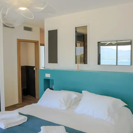 Mare Monti Villa